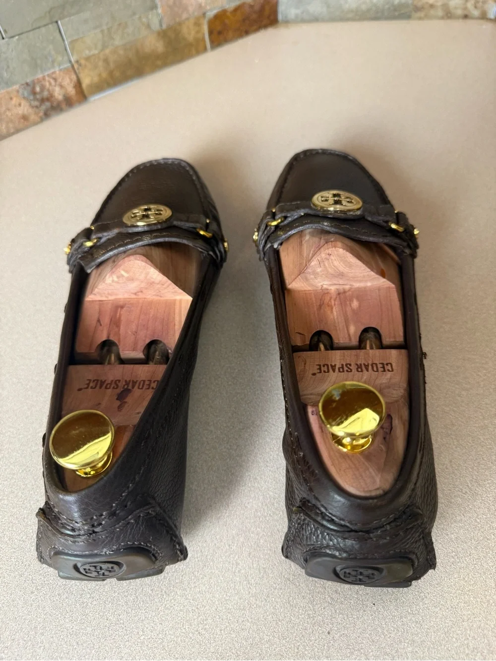 Ladies Tory Burch Brown Pebbled Leather Double T Logo Driving Loafers Moc